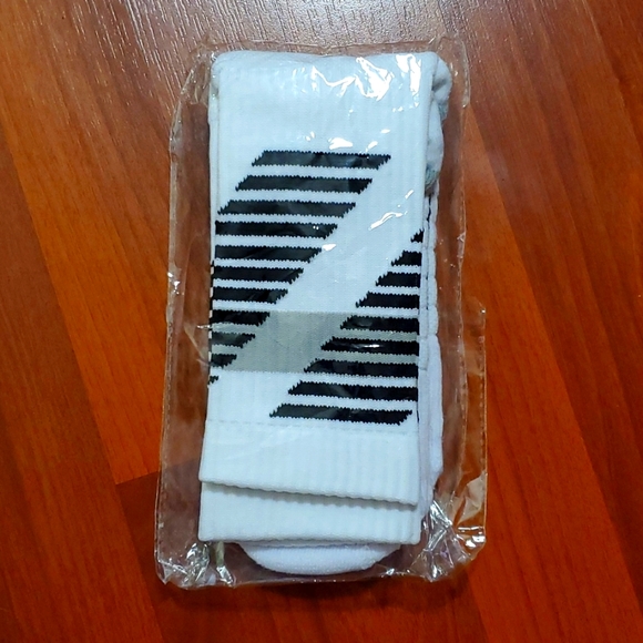 Samsung socks - Picture 2 of 3